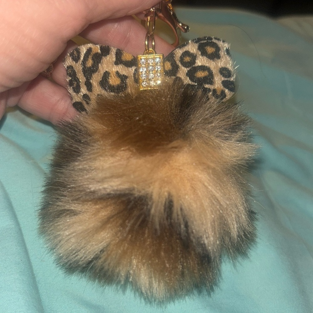 Boutique Leopard Animal Print Pom Pom Bling Bow Bag charm Keychain New - Picture 3 of 7